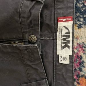 34x32 charcoal grey mountain khakis nwot. In great condition.